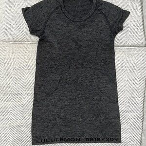 Lululemon Swiftly Tech Short Sleeve Crew *20Y Collection - Size 4